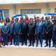À moins d’un mois de la présidentielle, Yaoundé met la presse au centre du jeu électoral. Réunis jeudi à l’auditorium du ministère de la Communication, responsables du Mincom, dirigeants d’Elecam et rédacteurs en chef ont planché sur la gestion des médias en période de campagne. Objectif : prévenir les dérives, contrer la désinformation alimentée par l’intelligence artificielle et garantir une couverture équilibrée du scrutin d’octobre.