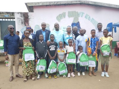 Le Réseau national des associations (RENA) a organisé, samedi 20 septembre 2025, une cérémonie de remise de kits scolaires à 150 enfants, sur le site situé à proximité de son siège à Abobo PK 18.
