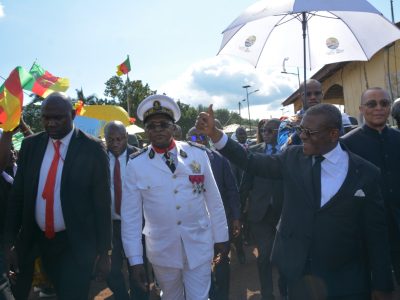En séjour dans la localité, le Premier ministre camerounais a demandé aux populations de voter pour Paul Biya le 12 octobre 2025.