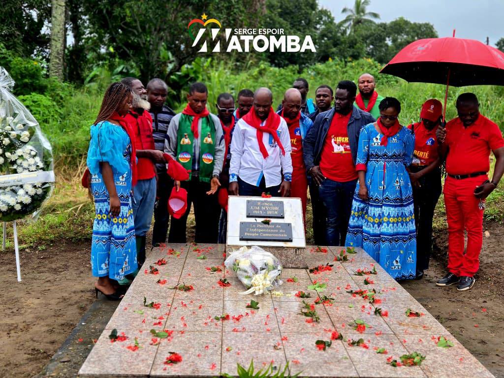 Le Mpodol est mort, vive le Mpodol ! Le nationaliste Ruben Um Nyobè est lâchement assassiné le 13 septembre 1958 à Boumyebel par les forces coloniales françaises alors qu’il ne revendiquait que l’indépendance du peuple camerounais. Un acte légitime pour tout citoyen qui aspire au développement. Ce samedi 13 septembre 2025, cela fait exactement 67 ans qu’il nous a quittés.