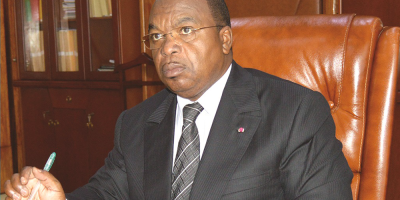 Le 10 août 2025, Louis Paul Motaze a adressé au Directeur général de la CDEC une correspondance visant à clarifier l'interprétation et la mise en œuvre de l'article 55 du décret du 15 avril 2011. Le ministre des Finances rappelle les textes en vigueur, rappelle les arbitrages opérés par l'État et met en garde contre des interprétations susceptibles de perturber des processus en cours.