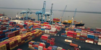 « Un accident mortel est survenu ce vendredi 5 septembre 2025, à 10 heures, lors des opérations de chargement de grumes à bord du navire MV Ocean Rosemary », indique le communiqué du Port autonome de Douala. La victime, un docker de la Société nationale des acconiers du Cameroun (SNAC), « a perdu la vie malgré l’intervention des secours ».