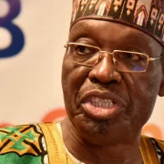 Majesté Cavayé Yéguié, Président de l'Assemblée nationale du Cameroun, et le plus illustre des fils du Septentrion, qui détiennent une parcelle de pouvoir qui entre en ligne de compte lors de la répartition des tâches et fonctions visant à établir des équilibres régionaux.