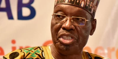 Majesté Cavayé Yéguié, Président de l'Assemblée nationale du Cameroun, et le plus illustre des fils du Septentrion, qui détiennent une parcelle de pouvoir qui entre en ligne de compte lors de la répartition des tâches et fonctions visant à établir des équilibres régionaux.