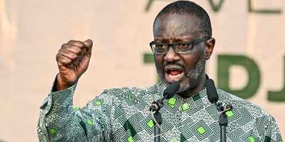 La publication de la liste définitive des candidats à l’élection présidentielle d’octobre 2025 a provoqué une onde de choc dans le paysage politique ivoirien. Pour Tidjane Thiam, président du Parti Démocratique de Côte d’Ivoire (PDCI-RDA), cette décision « constitue un véritable test manqué pour la démocratie ».