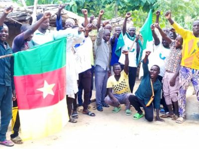 Joshua Osih, candidat du Social Democratic Front (SDF), a intensifié sa tournée électorale dans le Grand Nord du Cameroun, au terme d’une journée marquée par de larges rassemblements et par une accusation publique de plagiat visant le parti au pouvoir, le Rassemblement Démocratique du Peuple Camerounais (RDPC).