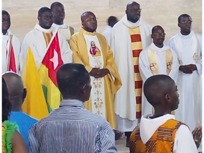 La paroisse Saint Antoine de Padoue du Port a accueilli, samedi 4 octobre 2025,  la célébration du « jubilé des migrants », point d’orgue des activités marquant la Journée mondiale des migrants et des réfugiés (JMMR) initiée par l’Église catholique. Cet événement, placé sous le signe de la fraternité et de l’espérance, a rassemblé de nombreuses communautés africaines, venues prier et témoigner de leur solidarité envers les migrants et réfugiés.