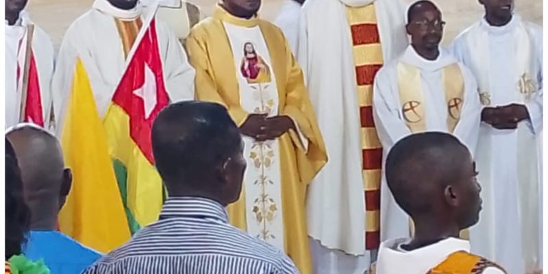 La paroisse Saint Antoine de Padoue du Port a accueilli, samedi 4 octobre 2025,  la célébration du « jubilé des migrants », point d’orgue des activités marquant la Journée mondiale des migrants et des réfugiés (JMMR) initiée par l’Église catholique. Cet événement, placé sous le signe de la fraternité et de l’espérance, a rassemblé de nombreuses communautés africaines, venues prier et témoigner de leur solidarité envers les migrants et réfugiés.