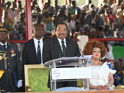 Oui, chers amis. Vous êtes restés fidèles aux institutions depuis mon accession à la magistrature suprême. Vous êtes restés solides comme des rocs, dans votre engagement à mes côtés. Vous êtes restés constants dans votre soutien à mes efforts pour faire de notre cher et beau pays le Cameroun, une terre de paix et de prospérité.