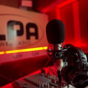 Nous l’avons annoncé depuis quelques semaines avec des messages subliminaux. Aujourd’hui, nous dévoilons son identité : LPA Webradio. Une nouvelle filiale de Ndengue Consulting qui débarque sur vos Smartphones, tablettes, ordinateurs à partir du 10 octobre 2025.