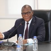 À l’occasion de la Journée mondiale de l’habitat et de l’architecture, célébrée le 6 octobre 2025, le ministre de la Construction, du logement et de l’urbanisme, Bruno Nabagné Koné, a invité les Ivoiriens à repenser la ville pour en faire un espace de dignité, de sécurité et de solidarité.