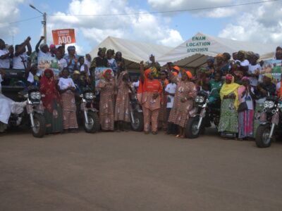 Ce mardi 21 octobre 2025, l'esplanade du Centre Culturel HKB d’Arrah a connu une effervescence particulière à l’occasion du grand meeting des femmes de la commune, un rassemblement placé sous le signe de la mobilisation, de l’unité et du soutien au candidat du RHDP.