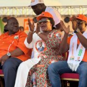 La région du Moronou a démontré, à travers une mobilisation exemplaire, son attachement aux idéaux du président Alassane Ouattara et du Rassemblement des Houphouëtistes pour la Démocratie et la Paix (RHDP). La cérémonie officielle de clôture de la campagne électorale s’est tenue à Arrah, sous la présidence effective de Harlette Badou N’guessan, présidente nationale de l’Union des Femmes du RHDP (UF-RHDP), Maire de la Commune d’Arrah, Directrice centrale adjointe chargée des femmes politiques et Directrice départementale de campagne du RHDP à Arrah.