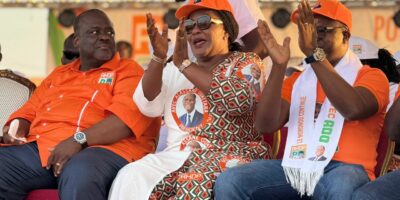 La région du Moronou a démontré, à travers une mobilisation exemplaire, son attachement aux idéaux du président Alassane Ouattara et du Rassemblement des Houphouëtistes pour la Démocratie et la Paix (RHDP). La cérémonie officielle de clôture de la campagne électorale s’est tenue à Arrah, sous la présidence effective de Harlette Badou N’guessan, présidente nationale de l’Union des Femmes du RHDP (UF-RHDP), Maire de la Commune d’Arrah, Directrice centrale adjointe chargée des femmes politiques et Directrice départementale de campagne du RHDP à Arrah.
