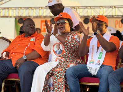 La région du Moronou a démontré, à travers une mobilisation exemplaire, son attachement aux idéaux du président Alassane Ouattara et du Rassemblement des Houphouëtistes pour la Démocratie et la Paix (RHDP). La cérémonie officielle de clôture de la campagne électorale s’est tenue à Arrah, sous la présidence effective de Harlette Badou N’guessan, présidente nationale de l’Union des Femmes du RHDP (UF-RHDP), Maire de la Commune d’Arrah, Directrice centrale adjointe chargée des femmes politiques et Directrice départementale de campagne du RHDP à Arrah.