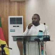 Ce vendredi, 24 octobre 2025, devant le ministre de la Communication et porte-parole du gouvernement, René Emmanuel Sadi, le président de l'Association des Blogueurs du Cameroun (ABC), Thierry Didier Kuicheu a lancé un "Appel à la paix" au moment où le pays attend le verdict de l'élection présidentielle du 12 octobre dernier. L'intégralité de sa déclaration ci-dessous. 