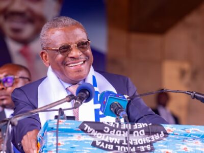 Dans le département du Ndian, région du Sud-Ouest du Cameroun, le président Paul Biya a obtenu 98,9 % des voix lors du scrutin présidentiel du 12 octobre 2025, selon les chiffres publiés par le Conseil constitutionnel le 27 octobre. Plus de 33 000 électeurs de la division ont participé au vote, malgré les appels au boycott lancés par des groupes séparatistes.