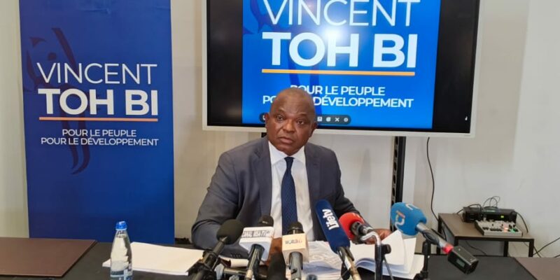 L’ancien préfet d’Abidjan, Vincent Toh Bi Irié, dont la candidature à l’élection présidentielle de 2025 n’a pas été validée, a animé ce jeudi 30 octobre 2025 une conférence de presse dans la salle Daoukro du Sofitel Hôtel Ivoire, autour du thème : « Après les élections de 2025, quelles sont les réformes urgentes et nécessaires pour une Côte d’Ivoire démocratique ? »
