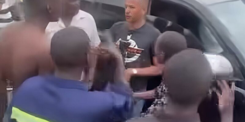 Les services spéciaux camerounais ont interpellé un individu en possession entre autres de plusieurs dizaines de millions de FCFA, de procès-verbaux vierges, des Cartes nationales d’identité et d’électeurs.