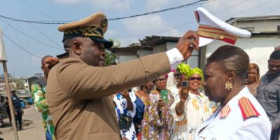 Le ouf poussé par les populations de ce quartier dépendant de l’arrondissement de Douala 5ème était autant soulageant que le vide laissé par Sa Majesté Jules Amos Mbessang décédé il y a cinq ans, a finalement été comblé à travers l’installation officielle de Sa Majesté Ngo Mandebi Friedah, Epse Kana, par Dr Asongwe Cletus Anuafor, sous-préfet de l’arrondissement de Douala 5, ce 20 novembre 2025.