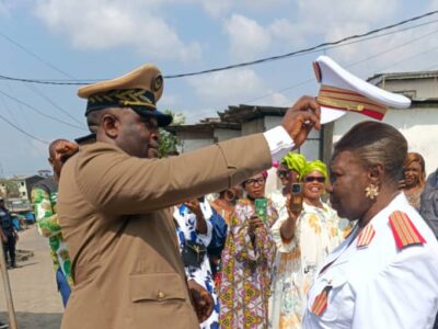Le ouf poussé par les populations de ce quartier dépendant de l’arrondissement de Douala 5ème était autant soulageant que le vide laissé par Sa Majesté Jules Amos Mbessang décédé il y a cinq ans, a finalement été comblé à travers l’installation officielle de Sa Majesté Ngo Mandebi Friedah, Epse Kana, par Dr Asongwe Cletus Anuafor, sous-préfet de l’arrondissement de Douala 5, ce 20 novembre 2025.