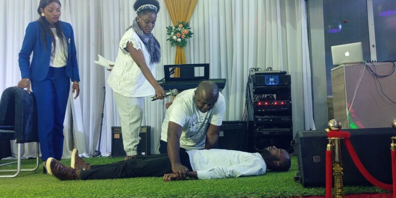 Après avoir initié un séminaire gratuit le 8 novembre 2025 sur les premiers secours, le président de l’association « Les gestes qui sauvent » pense que ce cours devrait être dispensé aux enfants dès la base.