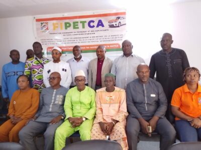 La Fédération ivoirienne des propriétaires et exploitants de taxis compteurs d’Abidjan (FIPETCA) est montée au créneau, vendredi 5 décembre, pour éclairer l’opinion sur la crise qui secoue la Mutuelle d’assurance des taxis compteurs d’Abidjan (MATCA). Son président, Sylla Lanciné, a animé un point de presse au siège de la faîtière à Treichville, entouré d’administrateurs et de délégués venus de plusieurs communes du district.