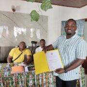 Dans un scrutin très disputé, Thierry Didier Kuicheu a remporté l'élection à la tête de l'Association des Blogueurs du Cameroun (ABC) avec un score de 18 voix contre 17 pour son principal challenger Fabrice Bwamou. Un écart d'une seule voix sépare les deux candidats, illustrant l'intensité de la compétition et l'engagement des membres de l'association. Cette victoire marque le début d'une nouvelle ère pour l'ABC, avec un programme ambitieux conçu pour dynamiser le secteur du blogging au Cameroun.