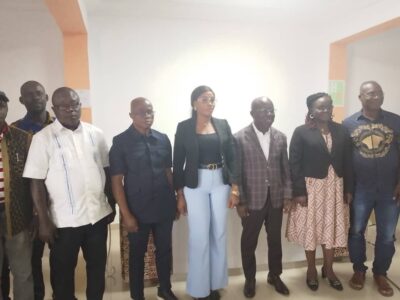 Le directeur de cabinet du ministre de la Santé, de l’hygiène publique et de la Couverture maladie universelle, le Dr Aka Charles Koffi, a animé une conférence de presse ce mardi 16 décembre 2025 à l’hôtel Prestige d’Agboville. Par ailleurs secrétaire départemental du RHDP d’Agboville sous-préfecture, il a profité de cette rencontre avec les médias pour officialiser sa candidature aux élections législatives et présenter les grandes lignes de sa vision pour la circonscription.