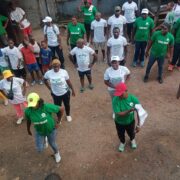 Loin de rechercher de la visibilité, cette activité menée par la jeunesse et les populations de Bonamouang Akwa-Nord, plus précisément du village de Bonangoye, inscrite dans le planning des articulations constituant la fête des voisins, l’était davantage pour le bien, le bien-être physique, morale et mental alors que la pression des fêtes de fin d’année se fait de plus en plus ressentir.