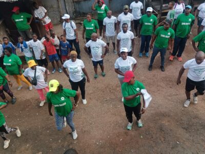 Loin de rechercher de la visibilité, cette activité menée par la jeunesse et les populations de Bonamouang Akwa-Nord, plus précisément du village de Bonangoye, inscrite dans le planning des articulations constituant la fête des voisins, l’était davantage pour le bien, le bien-être physique, morale et mental alors que la pression des fêtes de fin d’année se fait de plus en plus ressentir.