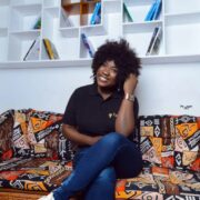 La Directrice générale des éditions Éclosion a participé à la troisième édition du Salon du livre de Douala, du 27 au 30 novembre 2025 au Palais de la culture Sawa. Elle livre son bilan et son appréciation dans cet entretien accordé à La Plume de l’Aigle.