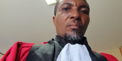 Le professeur Alphonse Bernard Amougou Mbarga propose une réflexion sur les parapheurs ramenés à la maison par le président Paul Biya.