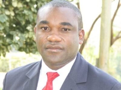 À quelques mois des scrutins municipaux et législatifs, le Front des démocrates camerounais (FDC) engage une bataille juridique contre l’introduction de l’Attestation de conformité fiscale dans les dossiers de candidature. Son président, Denis Émilien Atangana, dénonce une mesure illégale et discriminatoire, susceptible de restreindre l’accès à la compétition électorale.