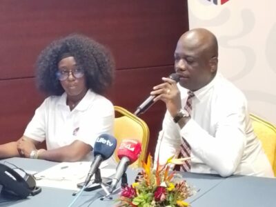 Le logement demeure un enjeu majeur en Côte d’Ivoire et dans l’ensemble de la sous-région ouest-africaine. Avec une population estimée à plus de 29 millions d’habitants, le pays fait face à une forte pression démographique qui accentue la demande en logements. Selon les données disponibles, le déficit est estimé à plus de 800 000 logements, tandis que les besoins annuels varient entre 40 000 et 50 000 nouvelles unités.