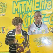 La saison sportive 2025–2026 MTN Elite One a officiellement démarré le samedi 24 janvier 2026 au Stade Municipal de Bafang, dans une ambiance électrique. Pour ce match d’ouverture, Aigle Royal de la Menoua s’est imposé 2 buts à 0 face à Unisport du Haut-Nkam, devant un public survolté.
