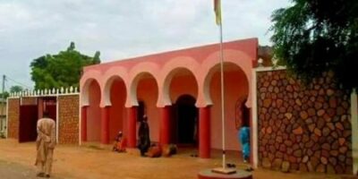 Si l’on s’en tient à la dernière actualité faisant cas d’un autre meurtre, il y a lieu de s’interroger non seulement sur les motivations de ce présumé assassin, mais aussi au sujet de sa moralité en sa qualité de guide traditionnel.