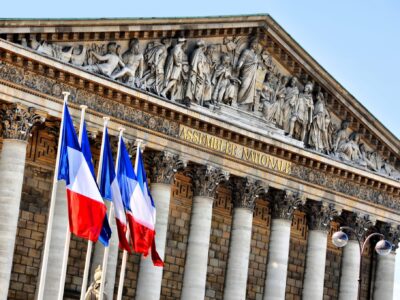 Comment pourrait survivre un couple officiellement marié si la loi venait à règlementer les rapports sexuels dans le mariage ? A ce questionnement, c’est chacun qui irait de sa petite idée. J’ose croire qu’un tel courant de pensée ne viendrait pas bousculer les habitudes dans les pays africains au sud du Sahara.Pour une sortie de tradition, ça en est vraiment une. Cette proposition de loi votée par l’Assemblée nationale française le 28 janvier 2026. Laquelle vise à préciser dans le Code civil que le mariage « ne crée aucune obligation » sexuelle entre époux.