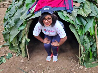 Au cœur de la forêt du Sud-Cameroun, le Musée Vivant Baka d’Assok illustre un modèle local alliant sauvegarde culturelle, création d’emplois et promotion du leadership féminin. Le premier Salon des clubs et offices du tourisme, tenu du 3 au 8 février 2026, a renforcé cette dynamique portée par des acteurs engagés et des communautés mobilisées.