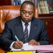 Faut-il en rire ou en pleurer ? S’agirait-il de réalisme ou de nombrilisme ? C’est la question fondamentale que les uns et les autres devraient se poser au regard de l’évolution de cette situation.