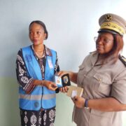 À Taabo, l’administration préfectorale est à l’honneur suite à la distinction reçue par le secrétaire général de la préfecture, Arnaud YAO épse KOUASSI, élevée au rang d’ambassadrice de paix.