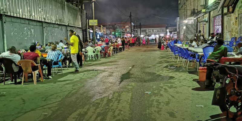 Ondoua voulait croquer l’amour avec Endalè. Cette dernière avait des ambitions sombres pour son dragueur. Les faits se déroulent à la Rue de la joie à Bali dans la capitale économique camerounaise.