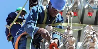 En tout cas, la mise en garde a été faite par Gaston Eloundou Essomba, ministre camerounais de l’Eau et de l’énergie à travers le communiqué n°00000508/2026/MINEE/SG/CC du 05 février 2026. Car il n’y aura pas de « pitié mon ami » une fois que cette « lutte à haute tension » sera engagée.