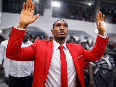 Le célèbre animateur radio/TV camerounais des années 2000, évangéliste aujourd’hui, revient au-devant de la scène avec « La voix de l’espérance », un programme hebdomadaire consacré à la musique et à la parole de Dieu.