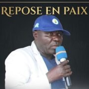 Les préparatifs relatifs à ce grand voyage qui ont commencé le 25 mars 2026 avec l’organisation d’un match de football de gala au stade Tsf du quartier New-Bell dans l’arrondissement de de Douala 2ème, s’achèveront le 27 mars dans son Bana natal, où il sera inhumé dans la stricte intimité familiale.