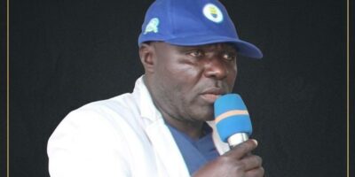 Les préparatifs relatifs à ce grand voyage qui ont commencé le 25 mars 2026 avec l’organisation d’un match de football de gala au stade Tsf du quartier New-Bell dans l’arrondissement de de Douala 2ème, s’achèveront le 27 mars dans son Bana natal, où il sera inhumé dans la stricte intimité familiale.