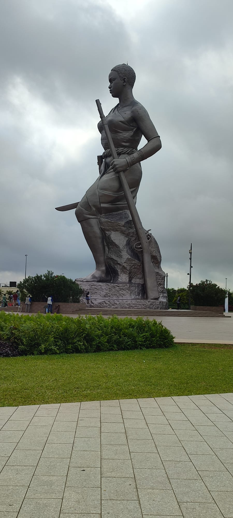 Pendant cinq mois, caméras et micros à main, son équipe a sillonné le Bénin pour ressortir ses plus beaux atouts. Morgan Palmer l’a baptisé : « Bénin, pays des merveilles ». Un film documentaire qui met en lumière les hommes et les femmes béninois qui, par « leur engagement et leur choix stratégiques, ont contribué positivement à la transformation du pays en seulement quelques années », souligne le producteur dans sa note d’intention parvenue à notre rédaction. Le film sera projeté en avant-première le 3 avril 2026, au cinéma Élysées Lincoln à Paris, de 17h00 à 19h45. Dans cet entretien accordé à La Plume de l’Aigle, le producteur dévoile les grandes lignes de son œuvre.