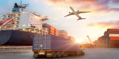 À quatre mois de la 14ᵉ Conférence ministérielle de l’Organisation mondiale du commerce (OMC), prévue à Yaoundé du 26 au 29 mars 2026, l’Afrique s’organise pour définir ses priorités. La Commission économique des Nations unies pour l’Afrique (CEA), en partenariat avec le ministère camerounais du Commerce, tiendra une session stratégique le 24 mars au Palais des Congrès. Cette rencontre, intitulée « CM14 : ce que l’Afrique y gagne ? Quel avenir pour des résultats de développement garantis et des impératifs d’intégrations rapides ? », vise à préparer le continent aux enjeux majeurs de la conférence.