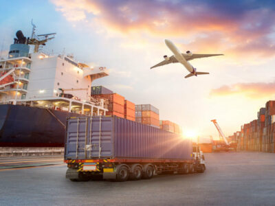 À quatre mois de la 14ᵉ Conférence ministérielle de l’Organisation mondiale du commerce (OMC), prévue à Yaoundé du 26 au 29 mars 2026, l’Afrique s’organise pour définir ses priorités. La Commission économique des Nations unies pour l’Afrique (CEA), en partenariat avec le ministère camerounais du Commerce, tiendra une session stratégique le 24 mars au Palais des Congrès. Cette rencontre, intitulée « CM14 : ce que l’Afrique y gagne ? Quel avenir pour des résultats de développement garantis et des impératifs d’intégrations rapides ? », vise à préparer le continent aux enjeux majeurs de la conférence.