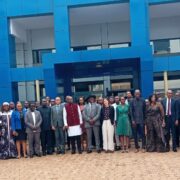 Un atelier organisé ce 12 mars par le FEICOM, ICLEI Afrique et Cameroon Economic Policy Institute a réuni maires et banquiers pour lever les freins aux financements privés locaux. Entre risques, garanties et attentes du terrain, les acteurs affûtent une approche commune.